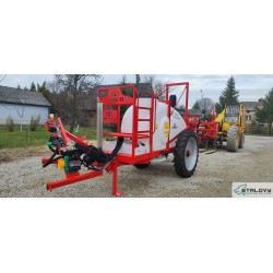 Opryskiwacz polowy przyczepiany ciągany hydraulicznie składany