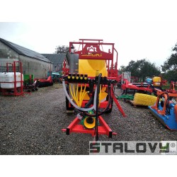 Opryskiwacz polowy przyczepiany ciągany hydraulicznie składany