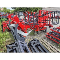 Agregat uprawowy hydraulicznie składany