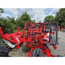 Agregat uprawowy hydraulicznie składany