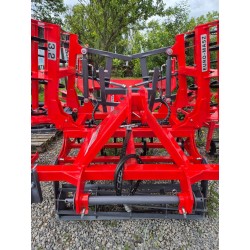 Agregat uprawowy hydraulicznie składany