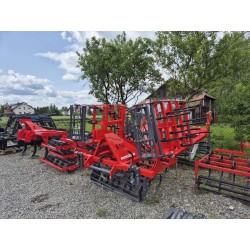 Agregat uprawowy hydraulicznie składany