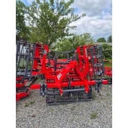 Agregat uprawowy hydraulicznie składany