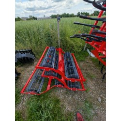 Agregat uprawowy hydraulicznie składany